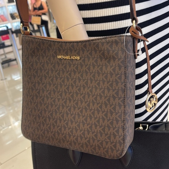 MICHAEL KORS
Jet Set Travel Small Signature Logo Messenger Bag
Brown 
NWT - Picture 10 of 16